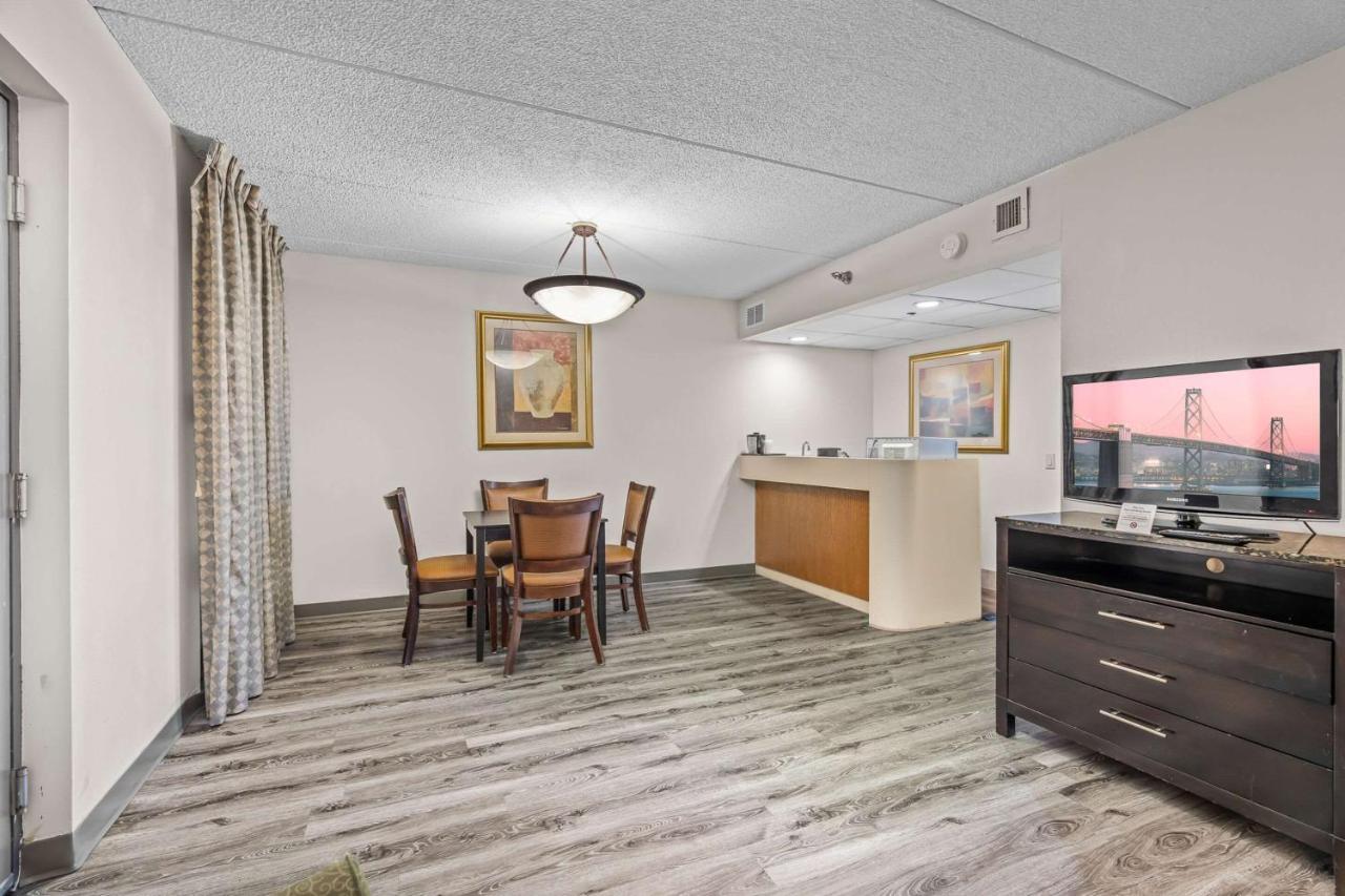 Quality Inn & Suites Mall Of America - Msp Airport Bloomington Ngoại thất bức ảnh